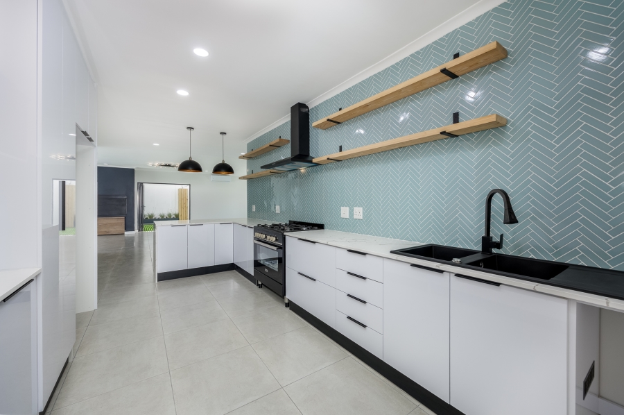 4 Bedroom Property for Sale in Haasendal Western Cape